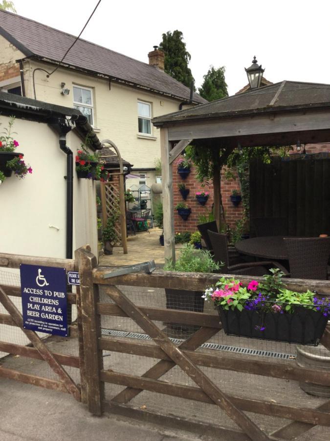The Bell Inn 索尔兹伯里 外观 照片