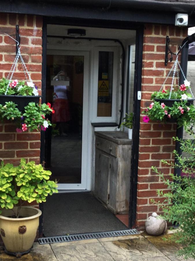 The Bell Inn 索尔兹伯里 外观 照片