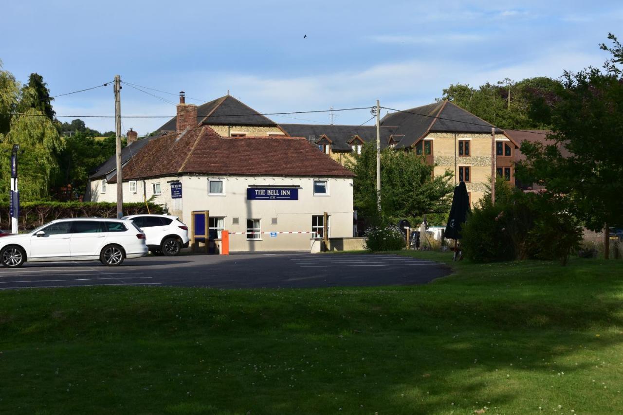 The Bell Inn 索尔兹伯里 外观 照片