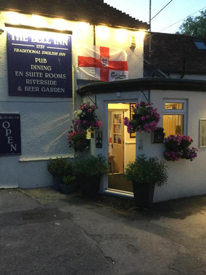The Bell Inn 索尔兹伯里 外观 照片