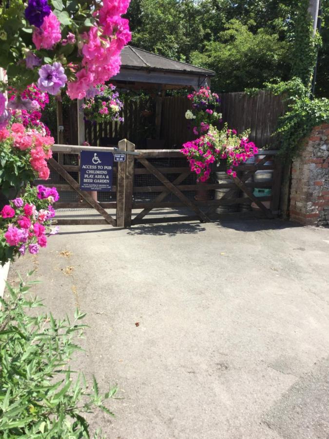 The Bell Inn 索尔兹伯里 外观 照片